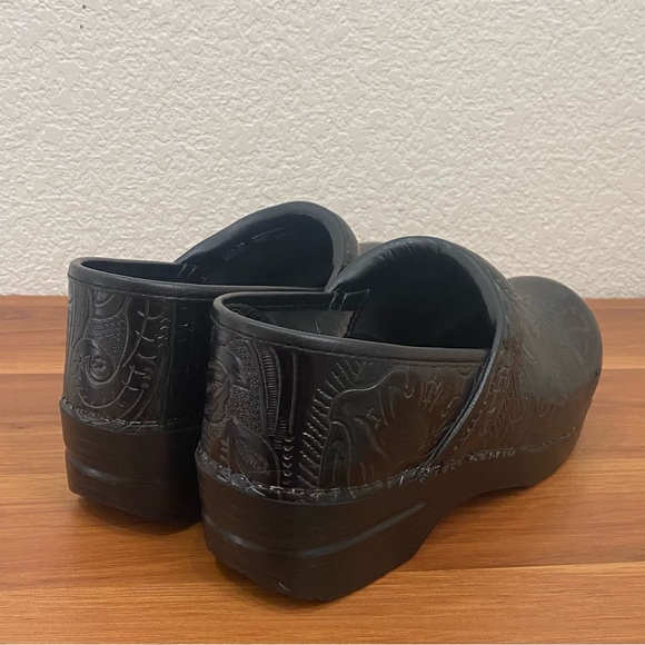 DANSKO 906020202 Professional Clog Black Tooled Leather Clogs Size 39 8.5-9US - Picture 6 of 16